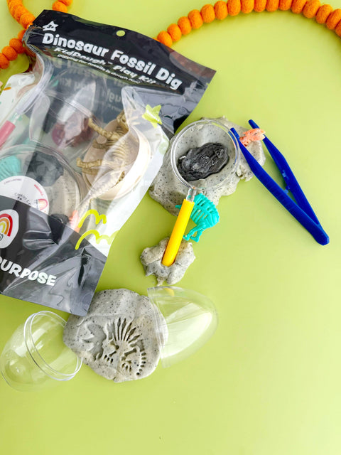 Dinosaur Fossil Dig (Cookies & Cream) Play Dough Kit